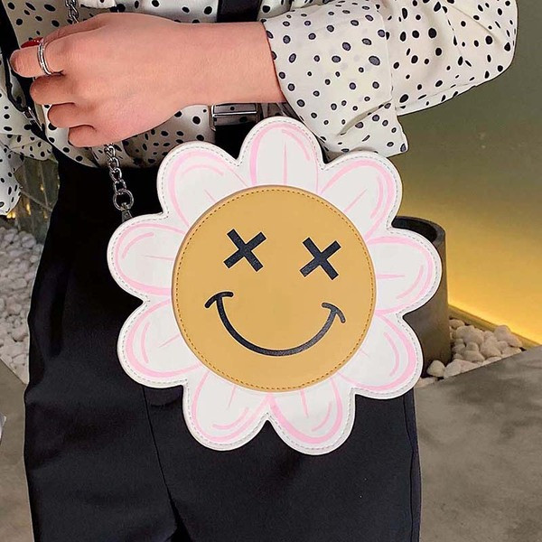 Fémlánccal ellátott női táska két színben