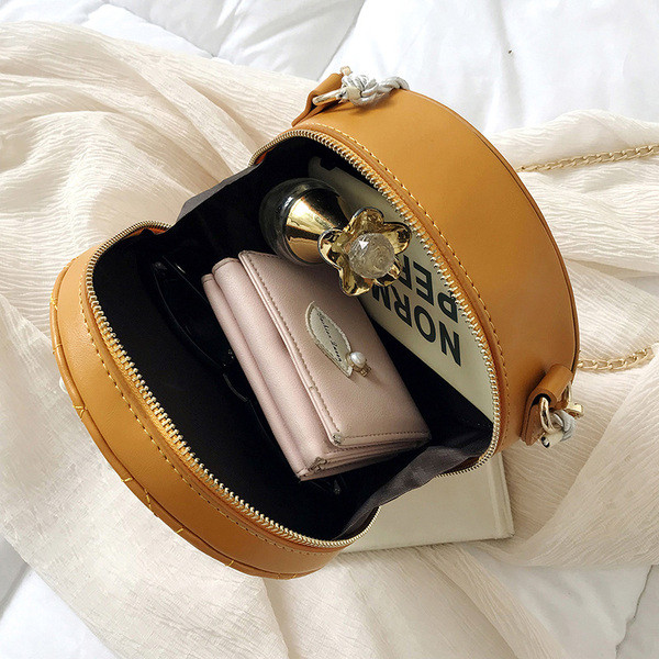 Kör alakú női táska gyöngy díszítéssel