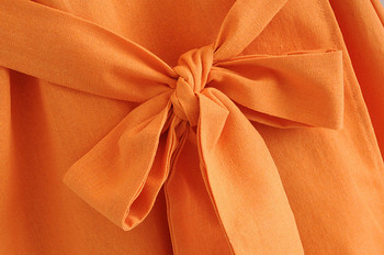 Alkalmi ruha V-kivágással és derékkötővel