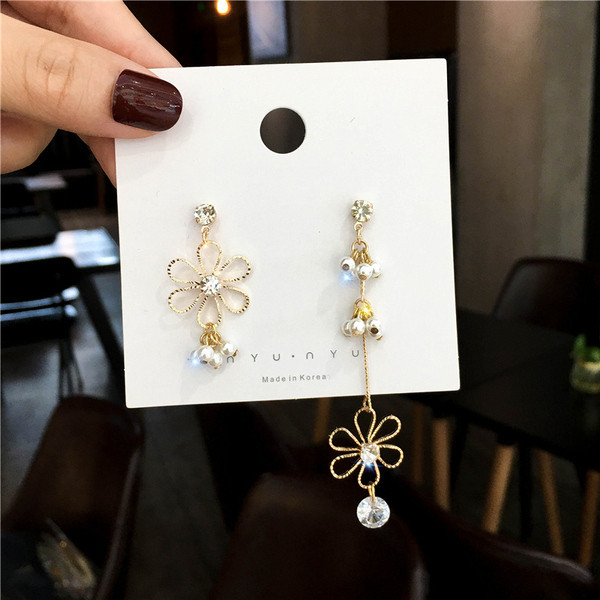 Arany színű női fülbevaló - gyöngyökkel és kövekkel