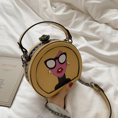 Stílusos kézitáska rátéttel és díszítő kövekkel több színben