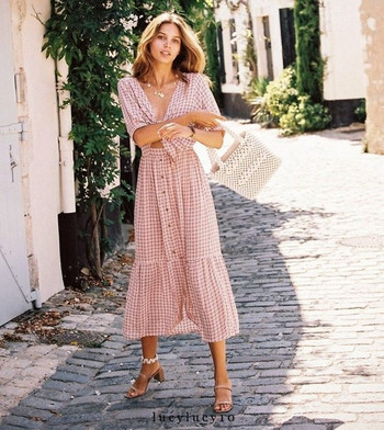 Rochie moderna in carouri cu nasturi si cravate