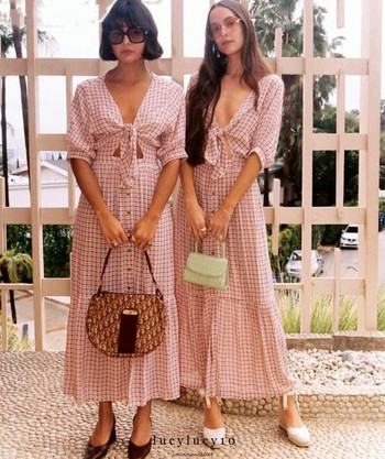 Rochie moderna in carouri cu nasturi si cravate