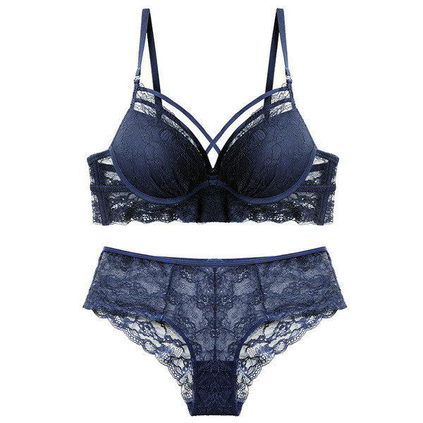 Intim fehérnemű csipkével, három színben