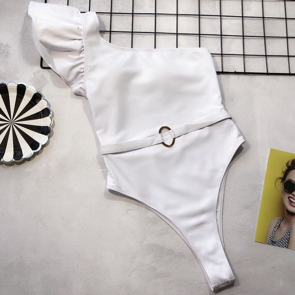 Costum de baie complet elegant, cu o curea și curea în alb, negru și roz