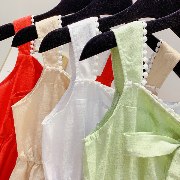 Modern női felső, gombokkal és elemes megkötővel