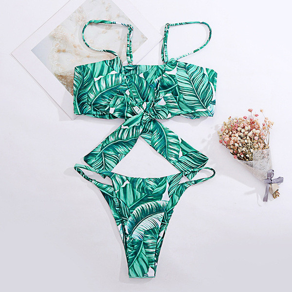 Jelenlegi kétrészes fürdőruha, zöld virágos motívumokkal