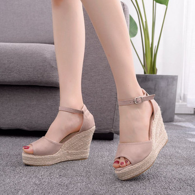 Γυναικεία σανδάλια σε πλατφόρμα σε διάφορα χρώματα