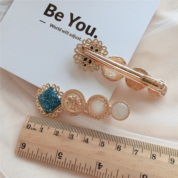 Agrafe de par de dama in doua culori cu perle