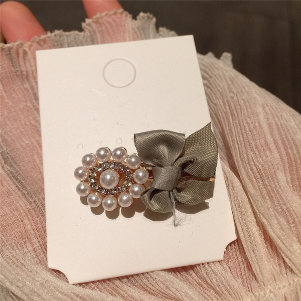 Agrafe de păr pentru femei în patru culori cu perle și panglică
