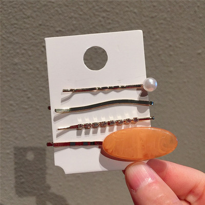 Set de agrafe de păr pentru femei din patru piese în patru culori