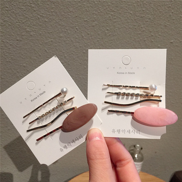 Set de agrafe de păr pentru femei din patru piese în patru culori