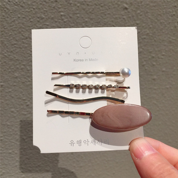 Set de agrafe de păr pentru femei din patru piese în patru culori