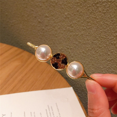 Női hajtűk három színben gyöngyökkel