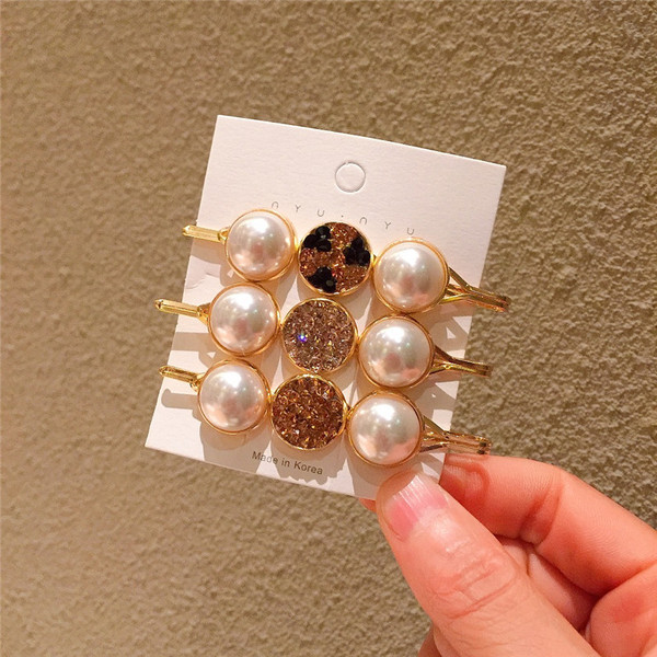 Női hajtűk három színben gyöngyökkel