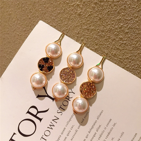 Női hajtűk három színben gyöngyökkel