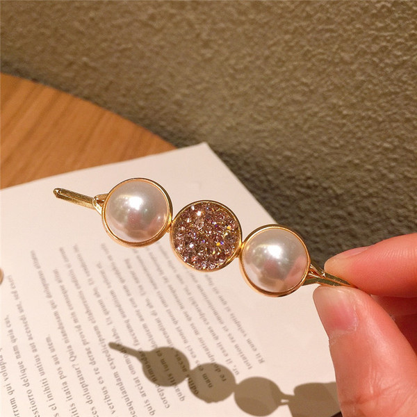 Női hajtűk három színben gyöngyökkel