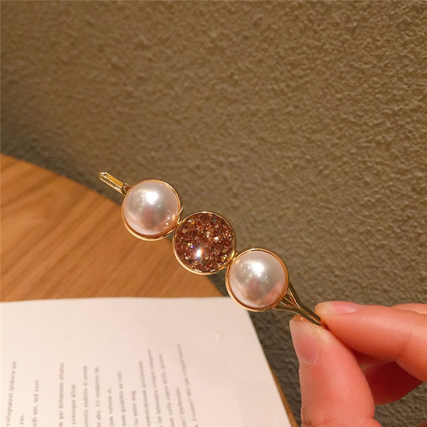 Női hajtűk három színben gyöngyökkel