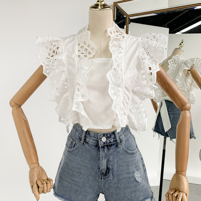 Modern női felső csipkével, fehér és fekete színben