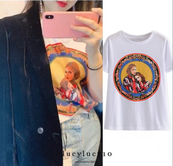 Rövid ujjú, fehér színű, rátéttel ellátott női póló