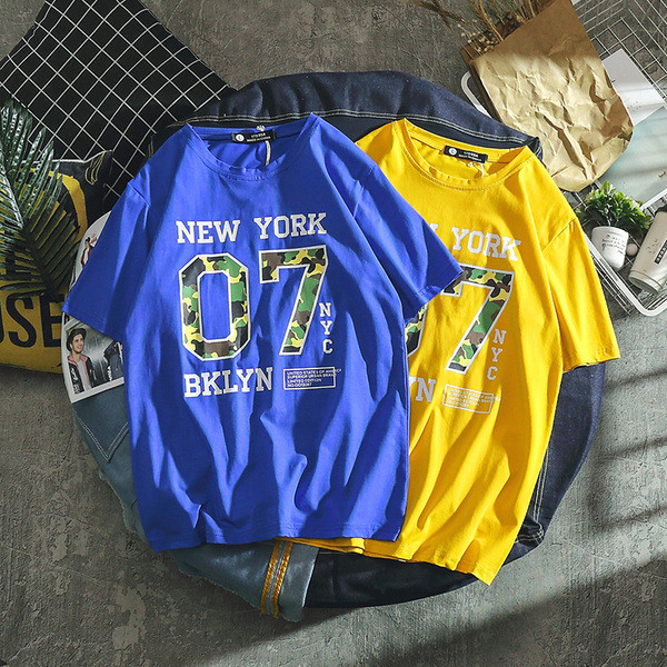 Alkalmi férfi póló fekete, kék és sárga mintával