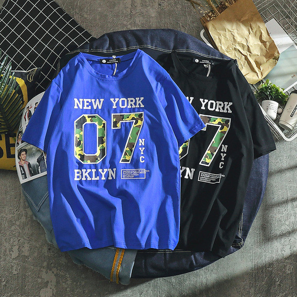 Alkalmi férfi póló fekete, kék és sárga mintával