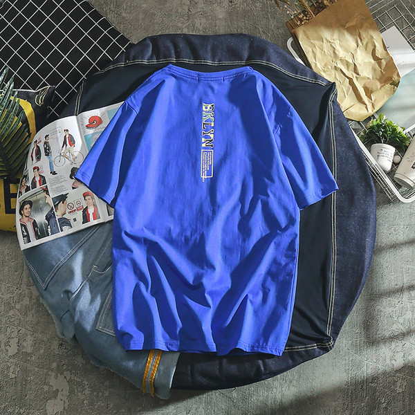 Alkalmi férfi póló fekete, kék és sárga mintával