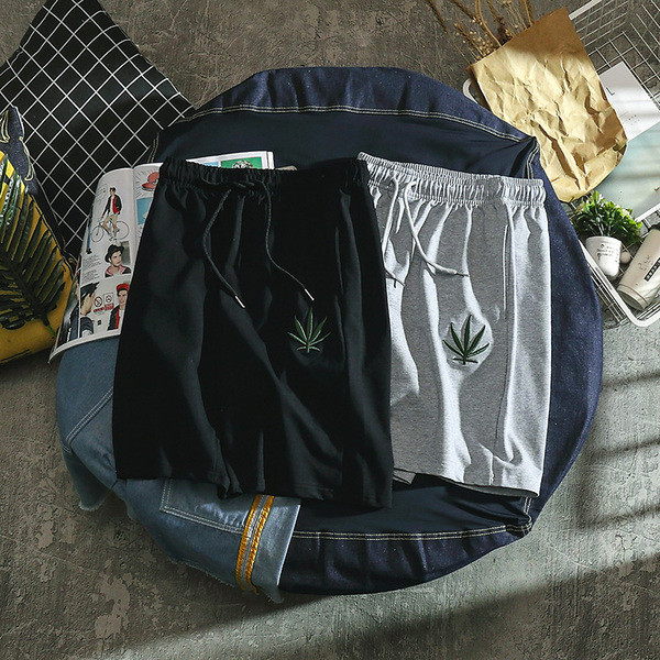 Pantaloni scurți pentru bărbați cu broderie în negru și gri