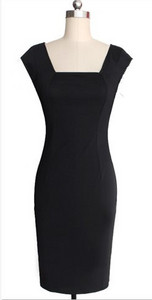 Stílusos női ruhához illeszkedő modell több színben