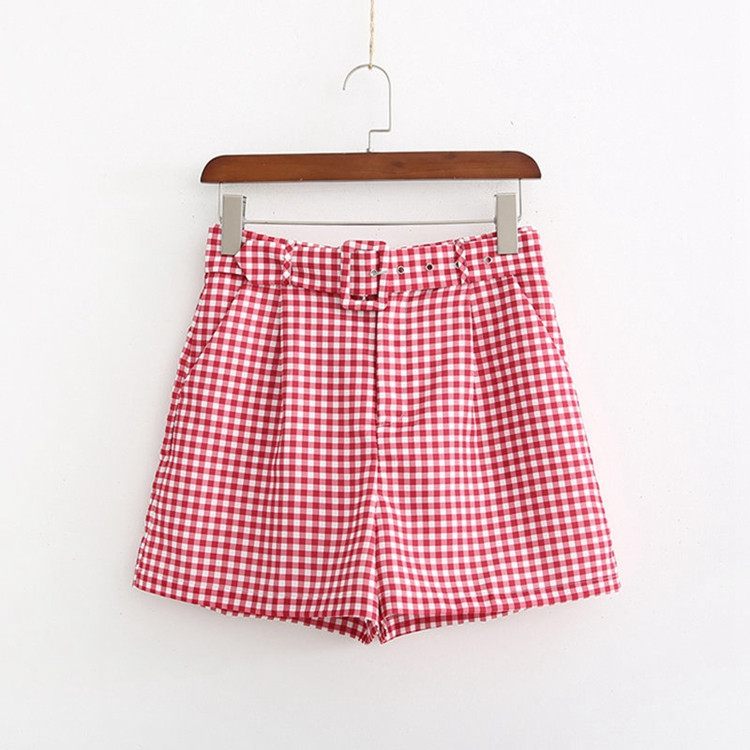Kockás női rövidnadrág magas derékkal, piros övvel