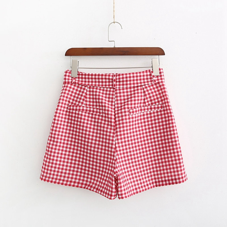 Kockás női rövidnadrág magas derékkal, piros övvel