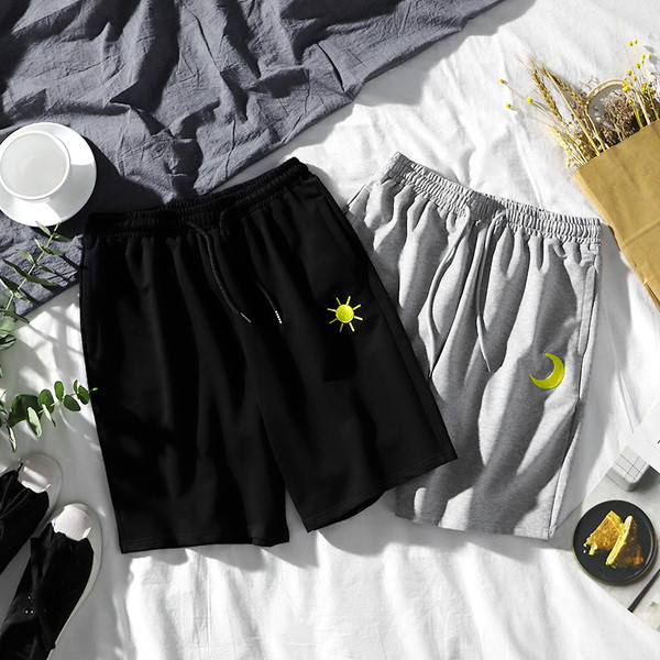 Alkalmi férfi rövidnadrág fekete és szürke hímzéssel