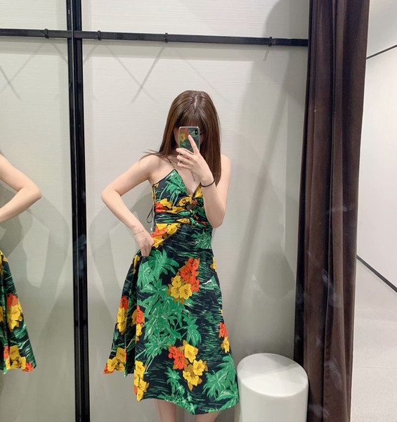 Virágmintás, V-nyakú modern női ruha