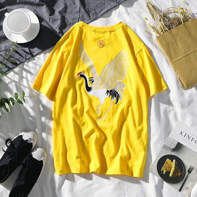 Tricou barbatesc cu imprimeu in negru, galben si alb