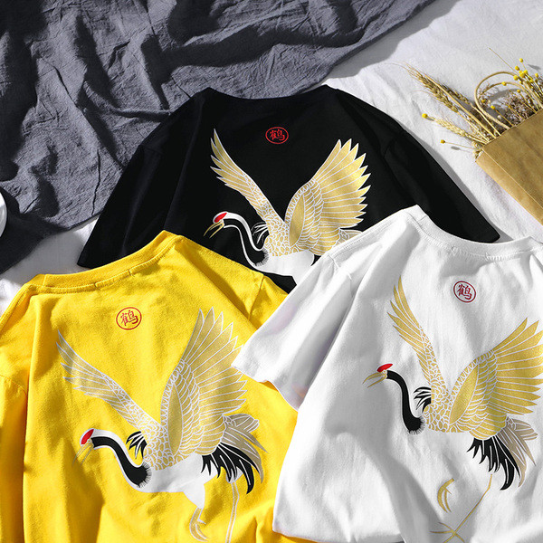 Tricou barbatesc cu imprimeu in negru, galben si alb