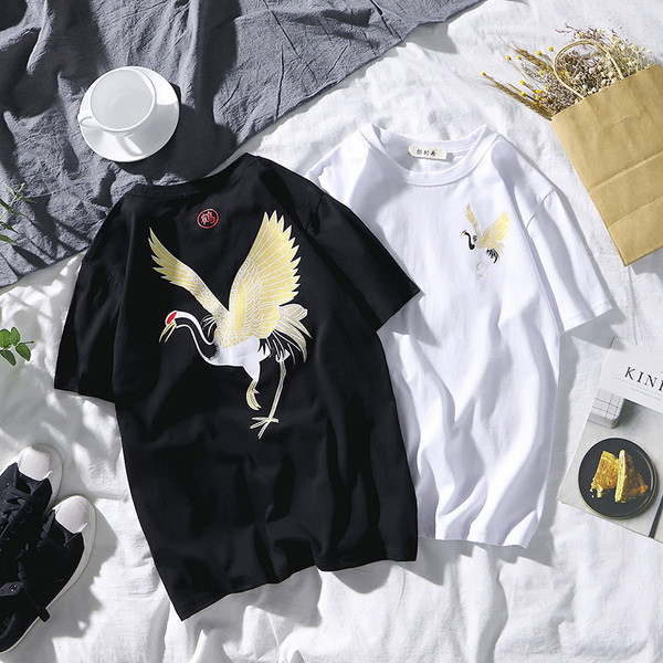 Tricou barbatesc cu imprimeu in negru, galben si alb