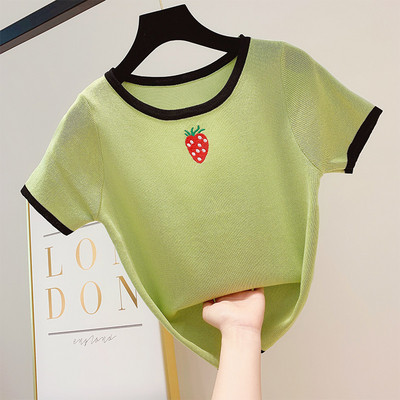 Rövid ujjú, hímzéssel ellátott női póló