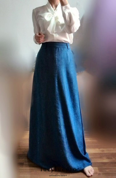 Fusta lungă de damă în albastru