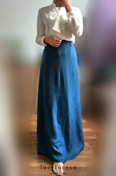 Fusta lungă de damă în albastru