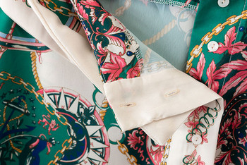 Hosszú női szoknya gombokkal és nyomattal