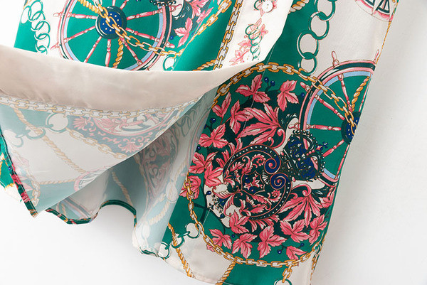 Hosszú női szoknya gombokkal és nyomattal