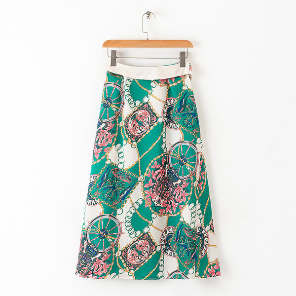 Hosszú női szoknya gombokkal és nyomattal