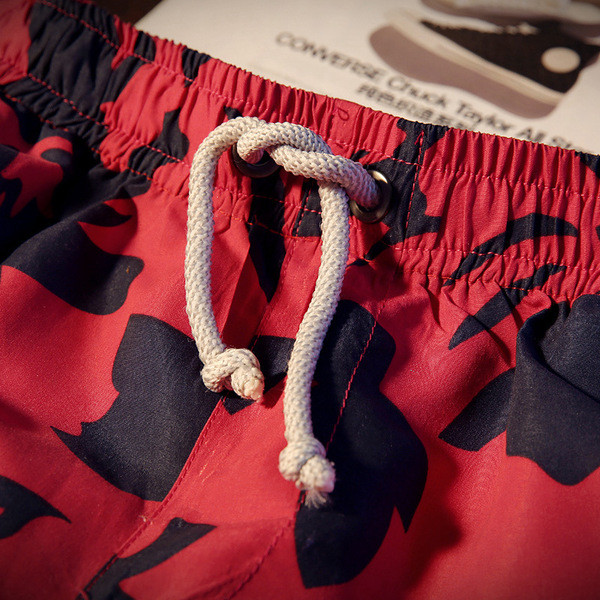 Pantaloni scurți pentru bărbați în două culori