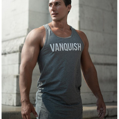 Különböző színekben, felirattal ellátott sport férfi felső