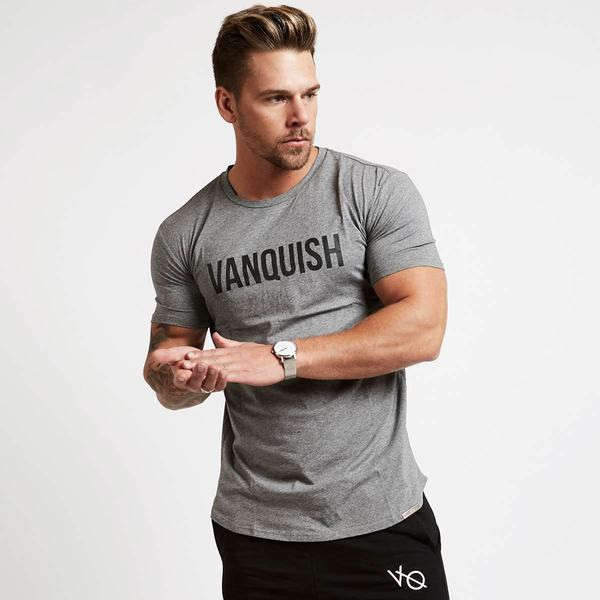 Tricou pentru bărbați cu inscripție în trei culori și mâneci scurte