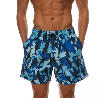 Μοντέρνα ανδρικά μαγιό με διαφορετικά χρώματα