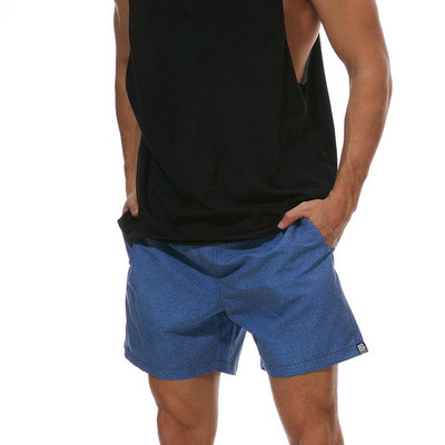 Μοντέρνα ανδρικά μαγιό με διαφορετικά χρώματα