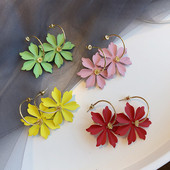 Női virág alakú fülbevaló négy színben