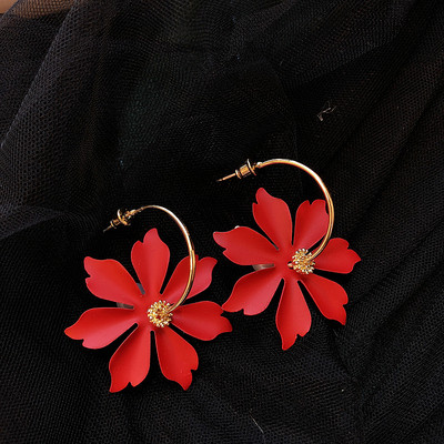 Női virág alakú fülbevaló négy színben