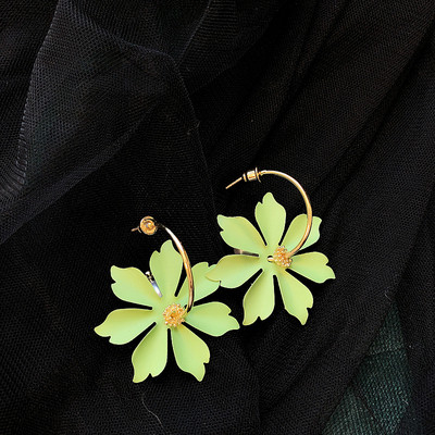 Női virág alakú fülbevaló négy színben